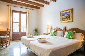 6 bedrooms, iron/ironing board, free WiFi, bed sheets - Finca with pool and views Sa Pleta in Mallorca (Petra)