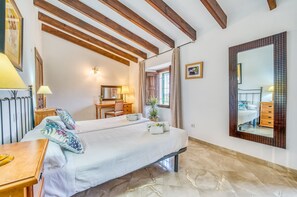 5 slaapkamers, een strijkplank/strijkijzer, gratis wifi, beddengoed