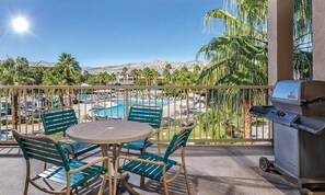 Outdoor dining - beautiful 2 BR/BA in Indio Ca, close to Empire Polo club, Coachella, Riverside (Indio)