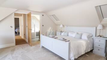 4 bedrooms, individually decorated, individually furnished, free WiFi