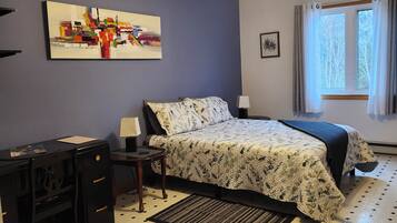 1 Schlafzimmer, Zimmersafe, Schreibtisch, Bügeleisen/Bügelbrett