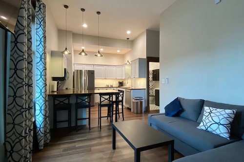 Copperfield- Unit 2 - 1 Bedroom Luxury Suite - King