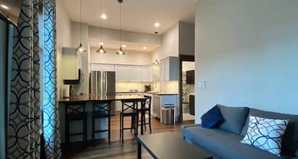 Copperfield- Unit 2 - 1 Bedroom Luxury Suite - King