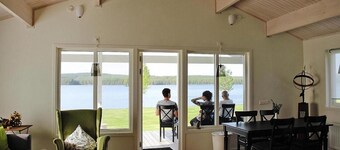 Modern cottage on the beautiful Hinsen lake