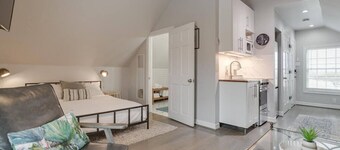 Quiet, Adorable Garage Apartment in Great Location