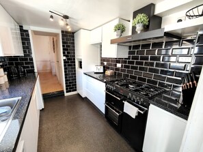 Cottage | Private kitchen - Squirrel Lodge (Keswick)
