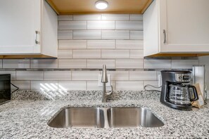 Interior - Peaceful 2 BR Apt for Month Stay (Arlington)