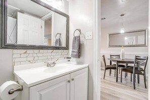 Shower, hair dryer - Peaceful 2 BR Apt for Month Stay (Arlington)