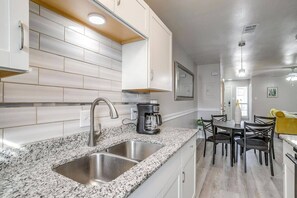 Fridge, microwave, oven, stovetop - Peaceful 2 BR Apt for Month Stay (Arlington)