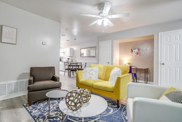 TV - Peaceful 2 BR Apt for Month Stay (Arlington)
