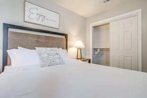 Desk, iron/ironing board, WiFi, bed sheets - Peaceful 2 BR Apt for Month Stay (Arlington)
