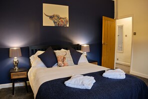 2 habitaciones, decoración personalizada y muebles diferentes