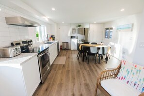 雪櫃、微波爐、焗爐、爐具