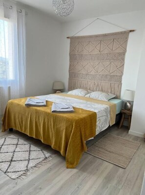3 chambres, fer et planche à repasser, Wi-Fi gratuit, draps fournis