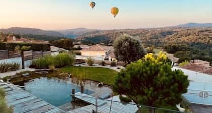 Villa de charme avec piscine naturelle et vue imprenable sur les montagnes