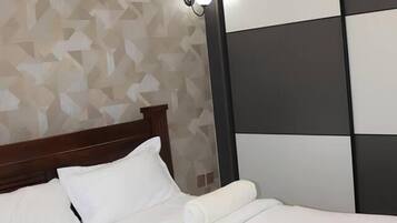 3 عدّة غرف نوم وواي فاي مجانًا وملاءات أسرّة