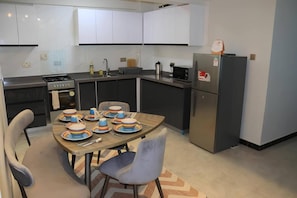 Apartment | Private kitchen | Fridge, microwave, oven, stovetop - Amazing 3bed Apartment With gym and Kids Play Area (Nairobi)