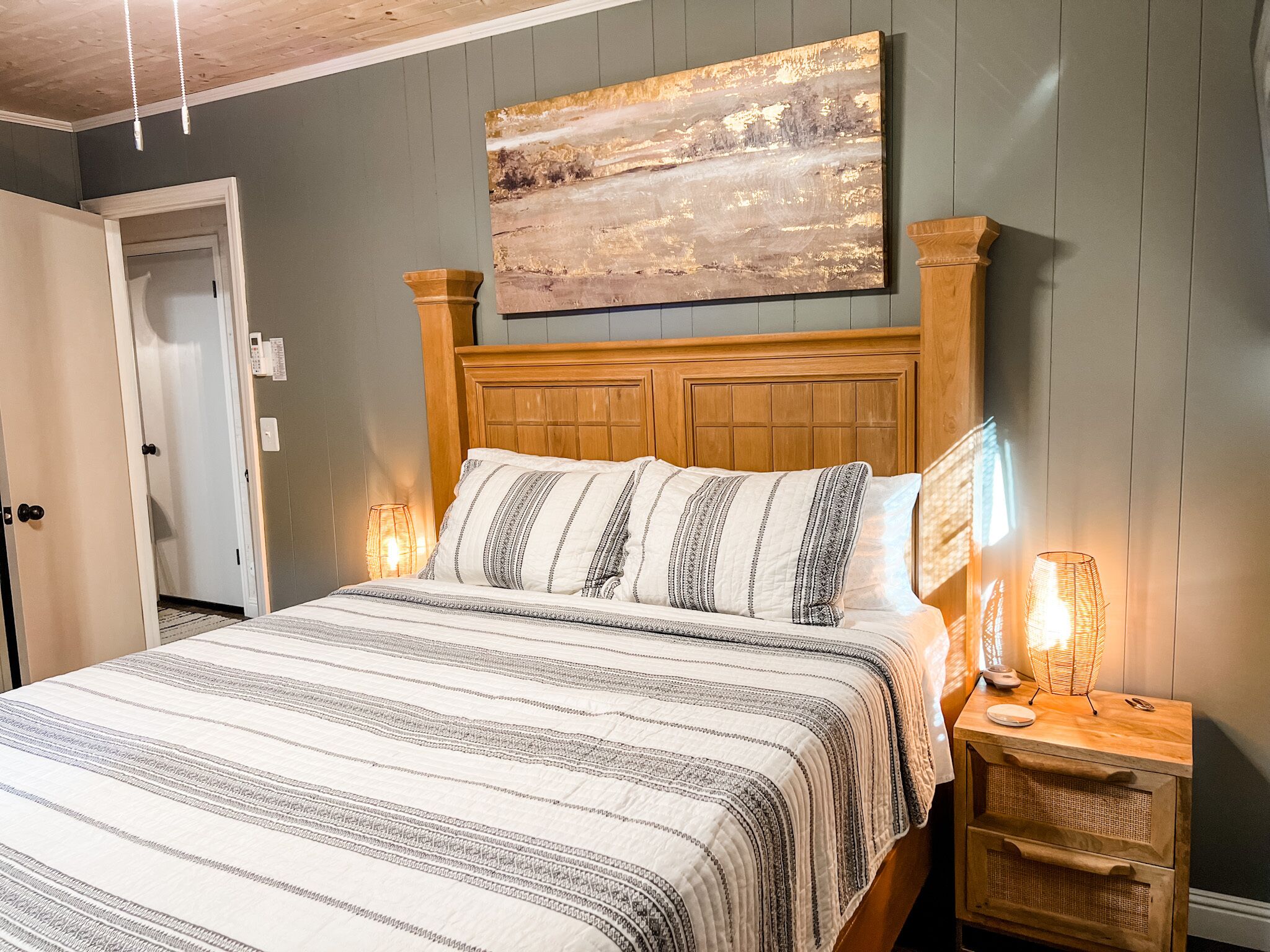 2 多间卧室、免费 WiFi、床单