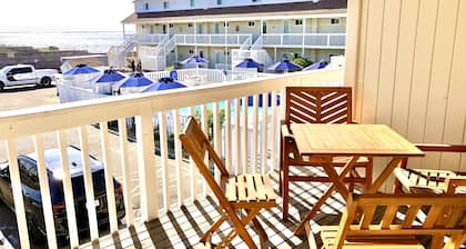 Water &Sunset views POOL mint studio Balcony SLEEP 5 walk2 beach harbor dock