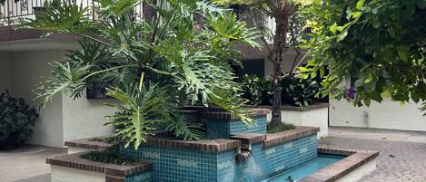 المنطقة المحيطة بالمنشأة