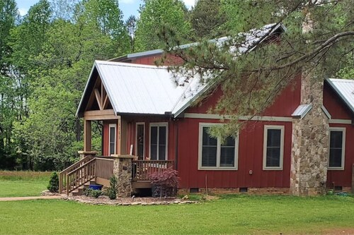 Pet Friendly Country Cottage Near NC Zoo