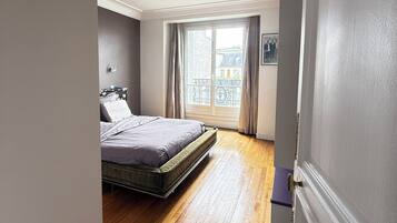 3 slaapkamers, een strijkplank/strijkijzer, wifi, beddengoed