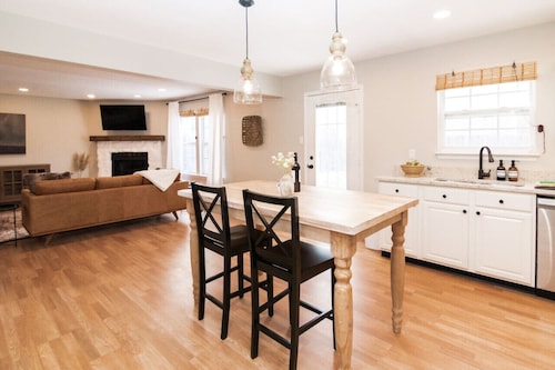 Acoustic Oasis- RUOFF Music & POOL TABLE sleeps 10