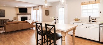 Acoustic Oasis- RUOFF Music & POOL TABLE sleeps 10