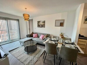 Apartment, Multiple Beds | Living area