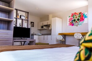 1 slaapkamer, een strijkplank/strijkijzer, wifi, beddengoed