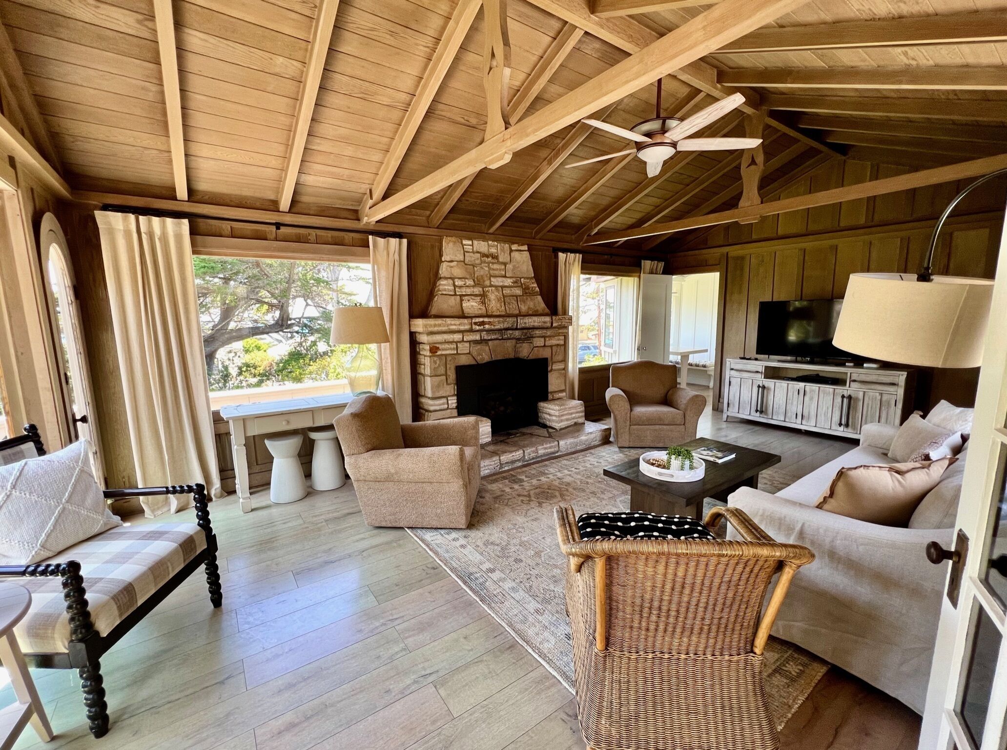 Steps To Beach- Ocean Views - Dog Friendly - Carmel-by-the-Sea, CA