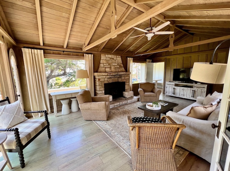 Steps To Beach- Ocean Views - Dog Friendly - Carmel-by-the-Sea, CA