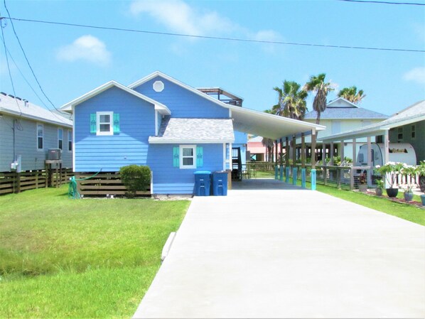 Exterior - Rockport Beach just blocks away. Bring your water toys the boat ramp is close (Rockport)