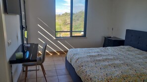 3 makuuhuonetta, silitysrauta/-lauta, Wi-Fi, vuodevaatteet