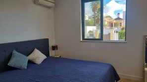 3 slaapkamers, een strijkplank/strijkijzer, wifi, beddengoed