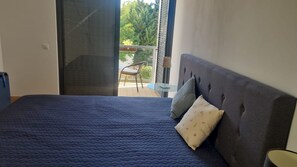 3 chambres, fer et planche à repasser, Wi-Fi, draps fournis