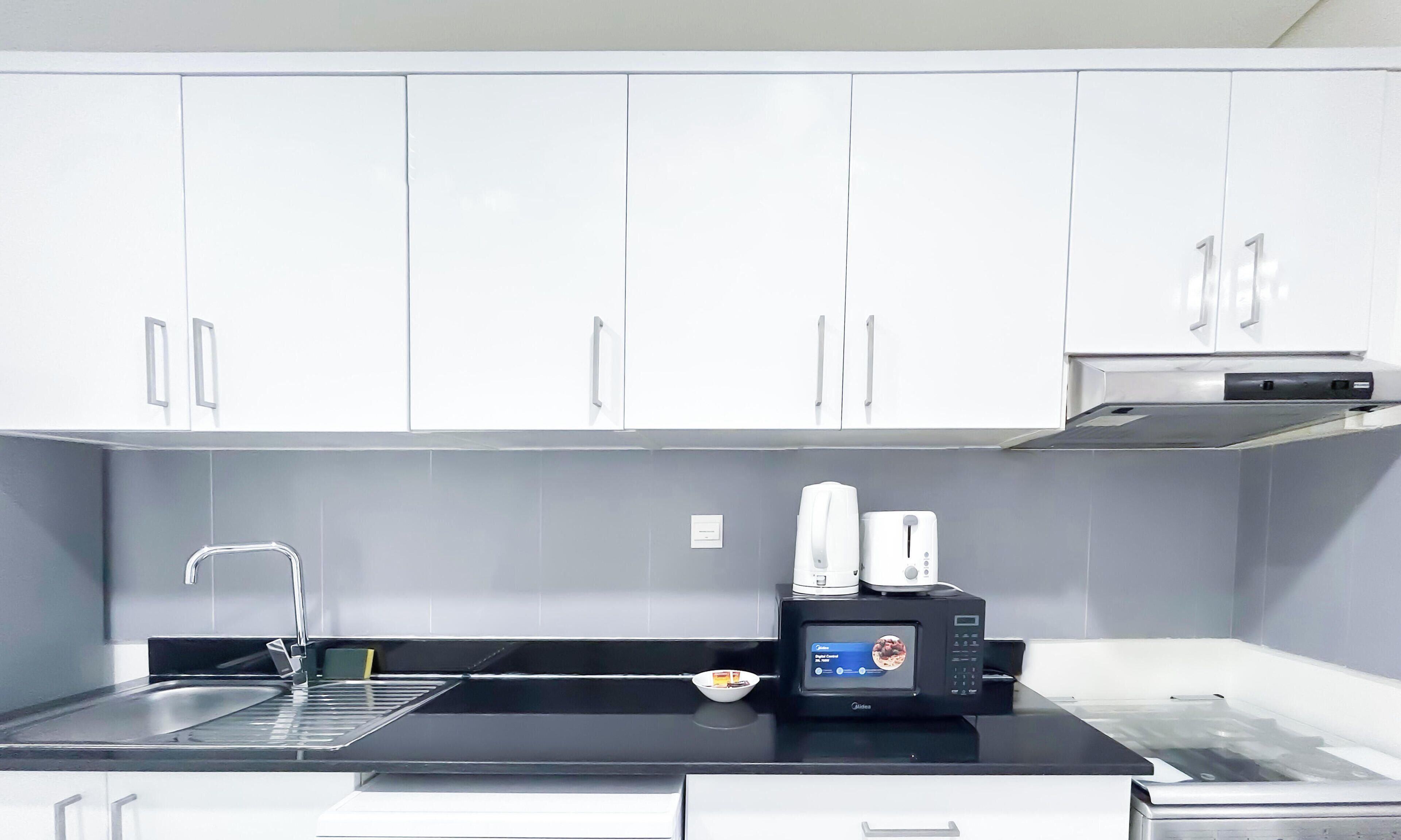 Apartment (0 Bedroom) | Private kitchenette | Microwave, oven, stovetop, electric kettle