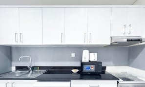公寓 (0 Bedroom) | 私人小型廚房 | 微波爐、烤箱、爐台、電熱水壺