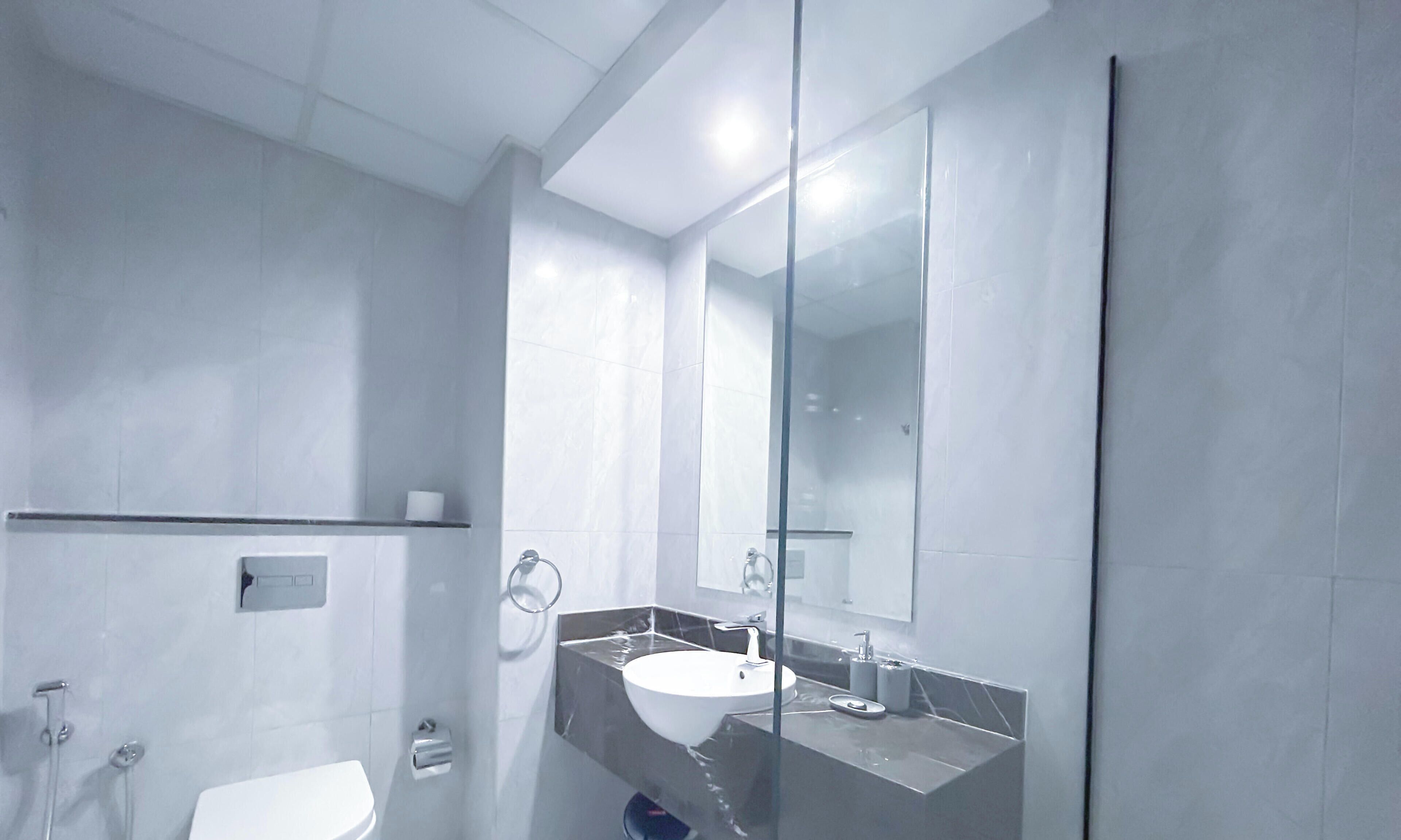 Apartment (0 Bedroom) | Bathroom | Shower