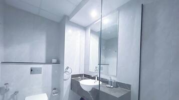 Apartment (0 Bedroom) | Badezimmer | Dusche
