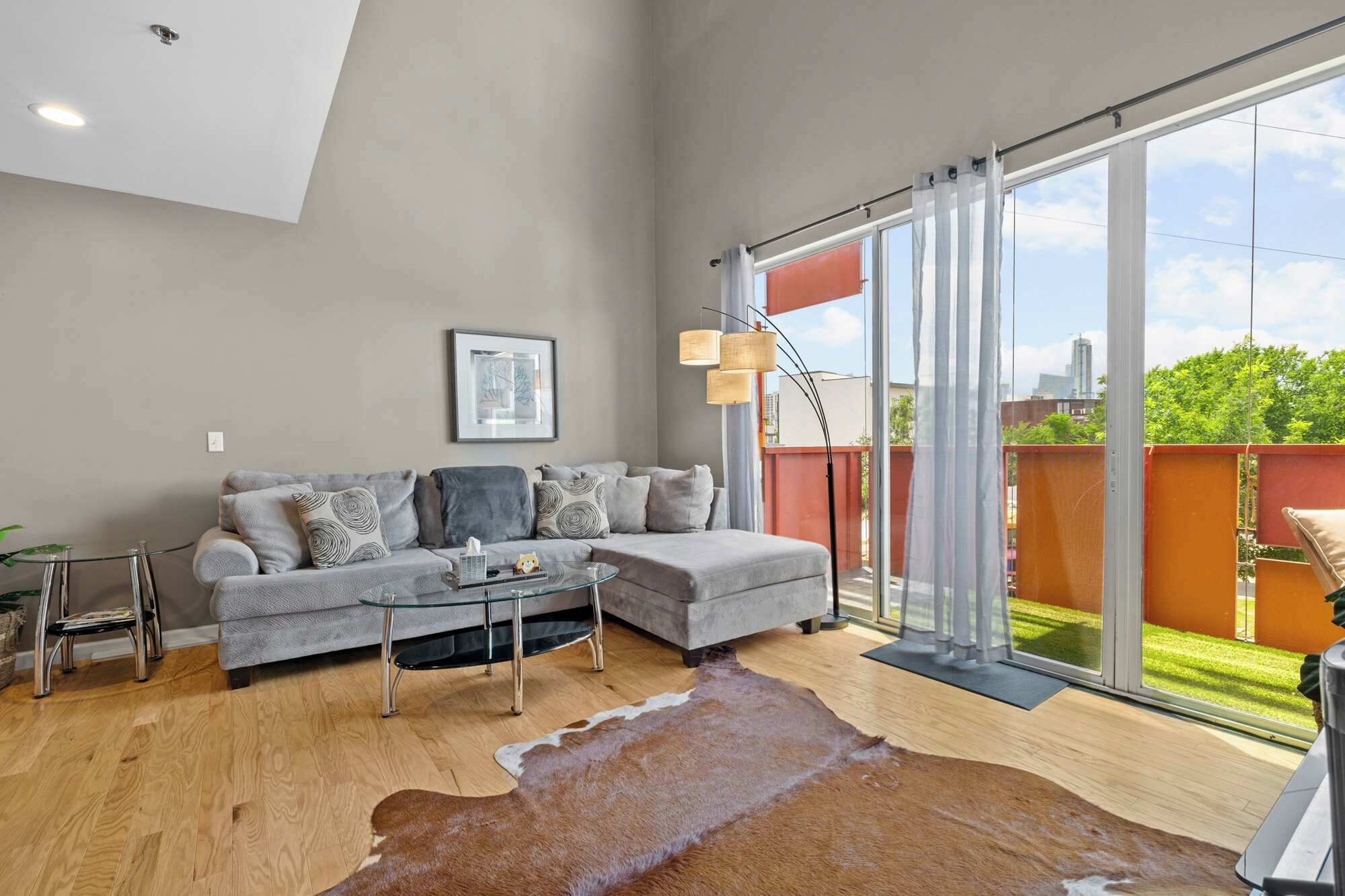 Smart TV, books, offices