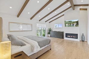 4 bedrooms, iron/ironing board, travel crib, free WiFi - Beautiful home in Silver Lake Hills. 360 Views (los angeles)