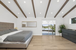 4 bedrooms, iron/ironing board, travel crib, free WiFi - Beautiful home in Silver Lake Hills. 360 Views (los angeles)