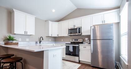 The Bee, Cozy 1BR Studio by Velvet Ditch Villas