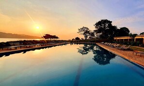 2 outdoor pools - Kaazi Beach Resort (Kampala)