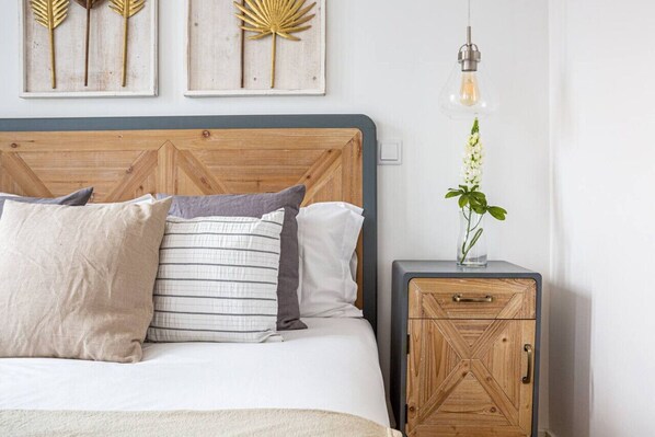 1 habitación, tabla de planchar con plancha, wifi y ropa de cama