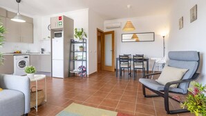 A modern apartment with a kitchen, dining area, and living room. - Beach & Nature Apartmentn in Aljezur by Lisbeyond (Aljezur)