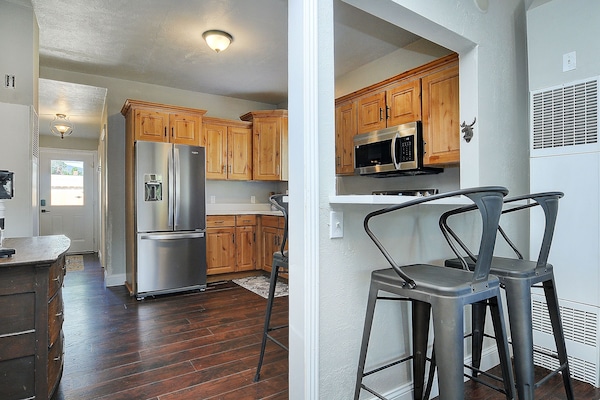 Frigorífico, microondas, horno y placa de cocina