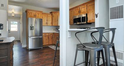 River R&R Historic mountain views. Ski Monarch 25 miles. Blocks from downtown.