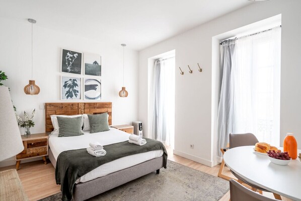 1 chambre, bureau, fer et planche à repasser, Wi-Fi